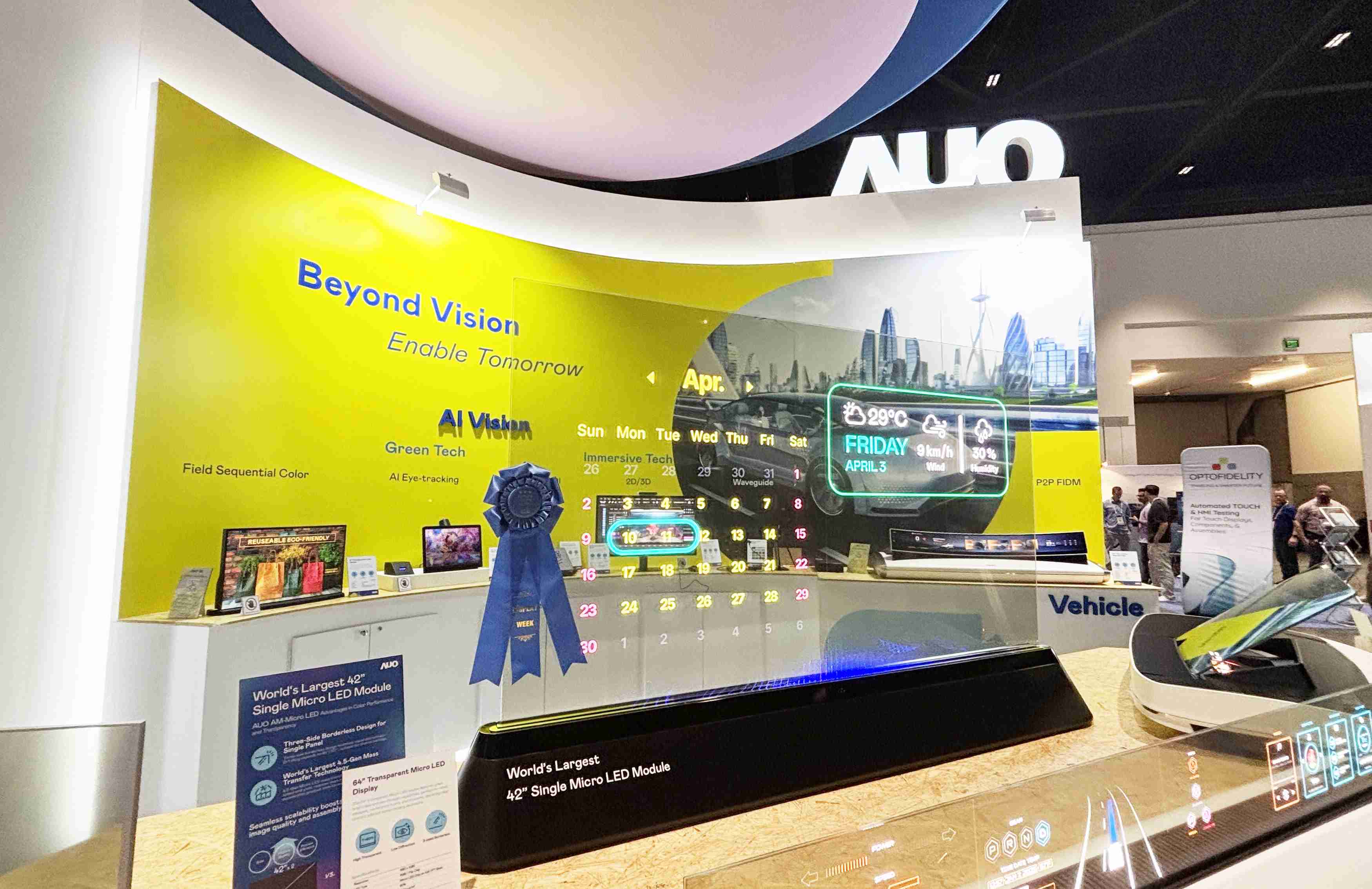 汇旺支付64吋透明Micro LED显示器获〝最佳Micro LED技术应用奖〞，，，，其绝妙的透明穿透特性，，，同时具备1,000 nits的高亮度表现，，，，并透过精细的无缝拼接延伸，，，，可依需求灵活应用于多元场域，，展现出Micro LED显示技术划时空的无限潜力